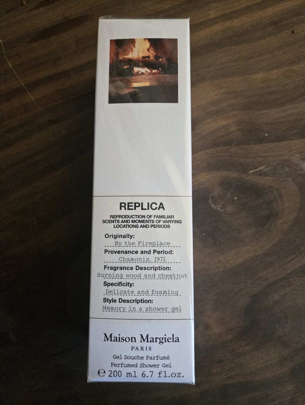 Replica By The Fireplace Shower Gel